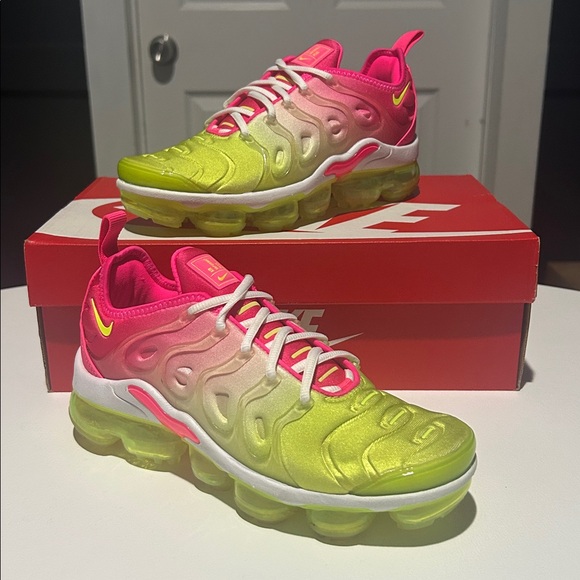 Nike Air VaporMax Plus “Pink Volt Gradient” Women’s Size 6.5 - Picture 1 of 9